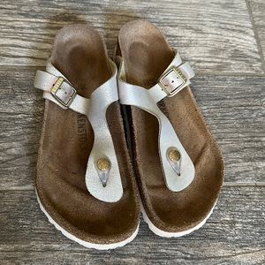 Birkenstock Gizeh silver sandals